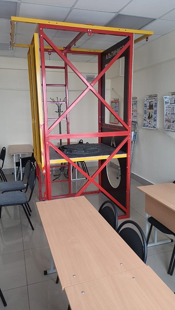 г. Иркутск. В АНО ДПО УЦ "ПРОИЗВОДСТВЕННИК" обучение работам на высоте проводят на сертифицированном учебном полигоне для работ на высоте "АЛЬПИНИСТ" 02-0  г. Иркутск. В АНО ДПО УЦ "ПРОИЗВОДСТВЕННИК" обучение работам на высоте проводят на сертифицированном учебном полигоне для работ на высоте "АЛЬПИНИСТ" 02-0